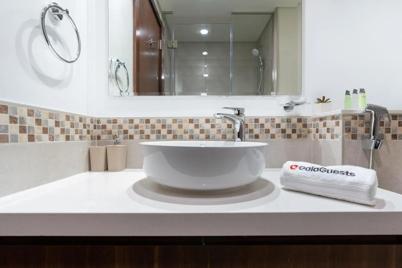 Relaxing 2Br At Vera Residences 두바이 아파트